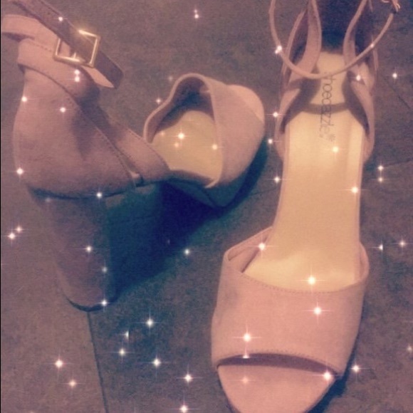 Nylia Platform Heeled Sandal - Picture 7 of 8